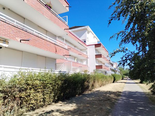 Appartement
         5 pièces
        - 94 m² Exclusivité 359 000 € *