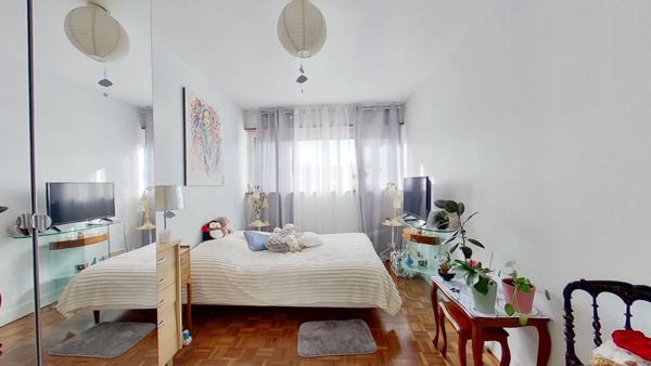 Appartement 2 pièces – Coup de cœur proche Métro Robespierre, quartier des Coutures