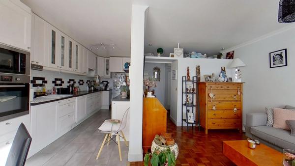 Appartement 2 pièces – Coup de cœur proche Métro Robespierre, quartier des Coutures