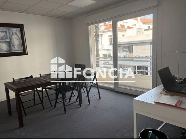 Location Local commercial 3 pièces 90 m² - LES TERRASSES Antibes 06600