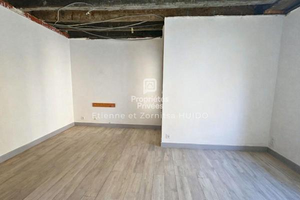 Maison de ville à rénover - Fort potentiel - Dépendances - Centre de Vatan