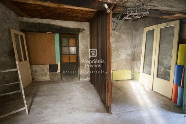 Maison de ville à rénover - Fort potentiel - Dépendances - Centre de Vatan