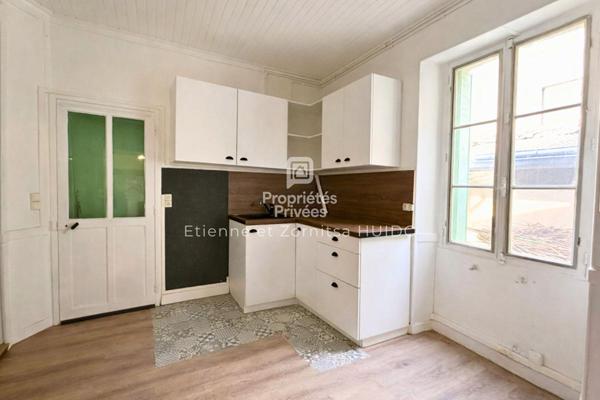 Maison de ville à rénover - Fort potentiel - Dépendances - Centre de Vatan