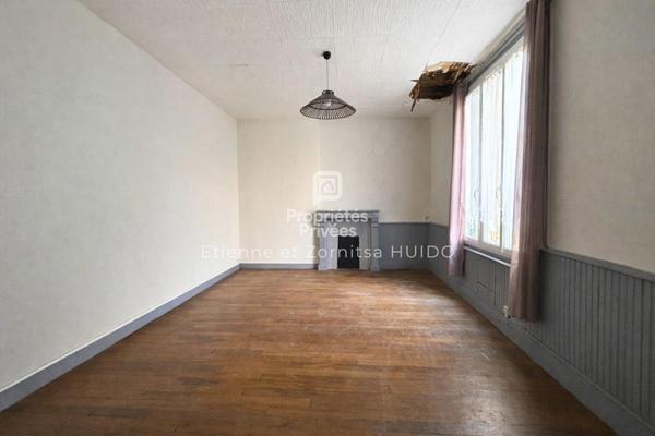 Maison de ville à rénover - Fort potentiel - Dépendances - Centre de Vatan