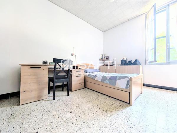 A voir sans tarder! Maison authentique sur 1300m2 de terrain.