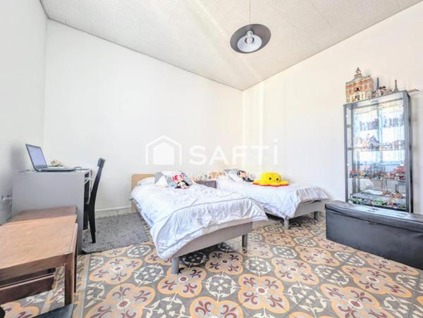 A voir sans tarder! Maison authentique sur 1300m2 de terrain.