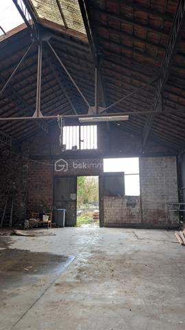 Local d'activités de 300 m²