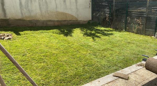 A vendre: T2 de  54m² avec 57 m² d'extérieur et place de parking quartier FRAIS VALLON 13013