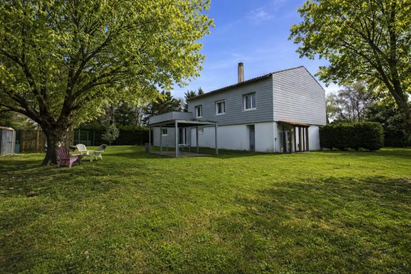 DOMPIERRE MAISON 5 CHAMBRES GRAND TERRAIN ARBORE DE 1 258 m² Dompierre sur mer DOMPIERRE MAISON 5 CHAMBRES GRAND TERRAIN ARBORE DE 1 258 m² Dompierre sur mer