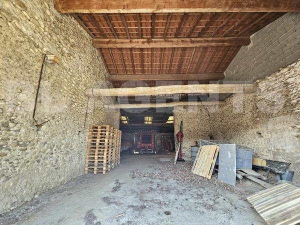  Maison de caractère avec dépendances et garages sur 16 000 m² de terrain