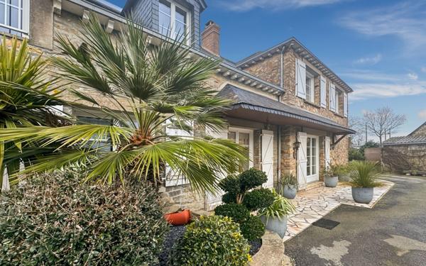 Maison à vendre    8 pièces • 225 m2 Martigné-Ferchaud