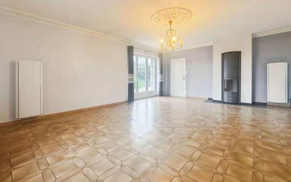 Maison à vendre    8 pièces • 225 m2 Martigné-Ferchaud