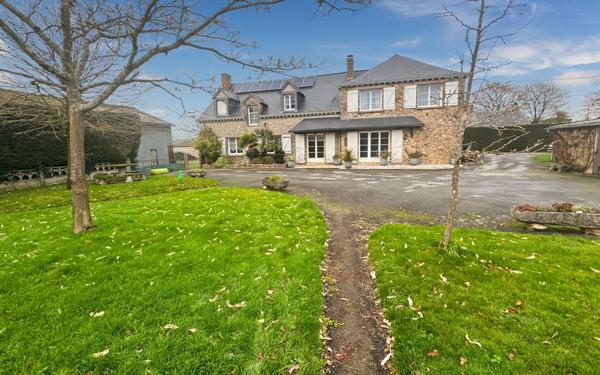 Maison à vendre    8 pièces • 225 m2 Martigné-Ferchaud