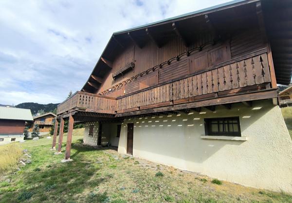 Terrain constructible 2026m2 avec chalet et garage - Montgenèvre