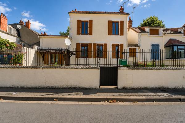 Maison Nevers, 2 chambres, proche centre ville, 2H30 de Paris, proche ISAT