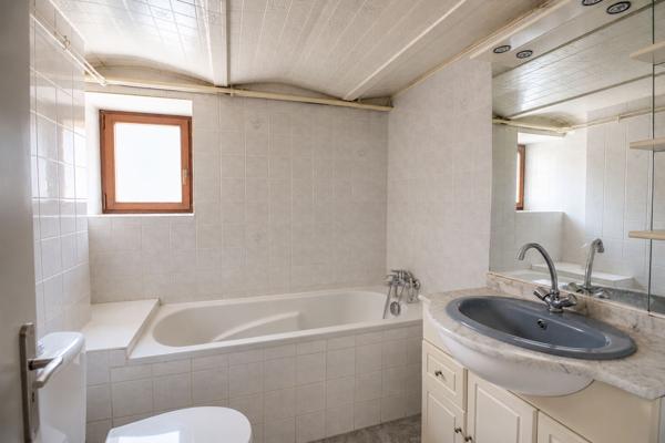 Maison Nevers, 2 chambres, proche centre ville, 2H30 de Paris, proche ISAT
