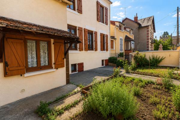 Maison Nevers, 2 chambres, proche centre ville, 2H30 de Paris, proche ISAT