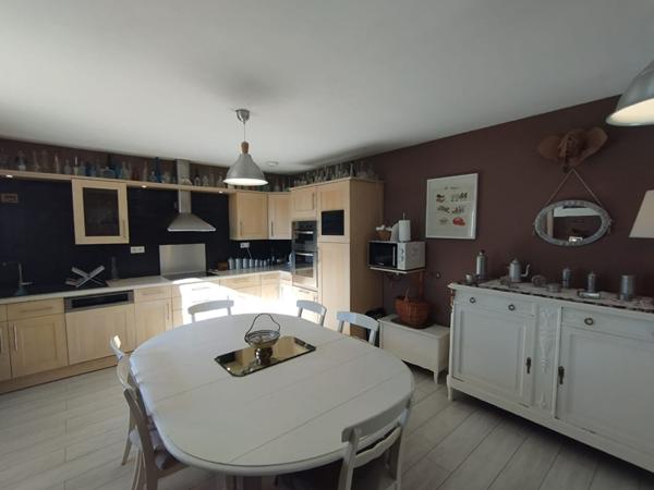 Maison dans un écrin de verdure