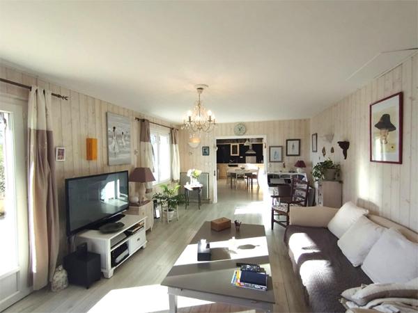 Maison dans un écrin de verdure