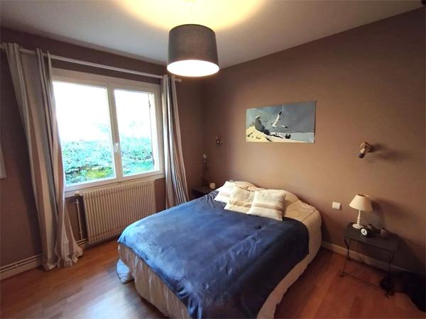 Maison dans un écrin de verdure