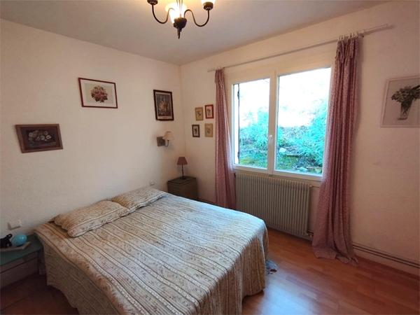 Maison dans un écrin de verdure