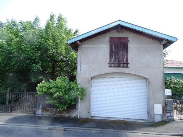 Maison centre ville de plein pied avec double garage et jardin
