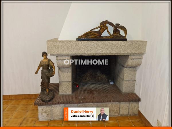 Maison de plain-pied avec garage et hangar