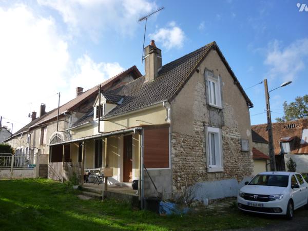 A La Celle-sur-Loire dans la Nièvre (58), maison de village restaurée et très bien isolée