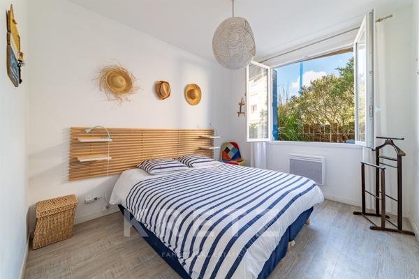 Maison de ville avec terrasses et garage à 150m de la plage