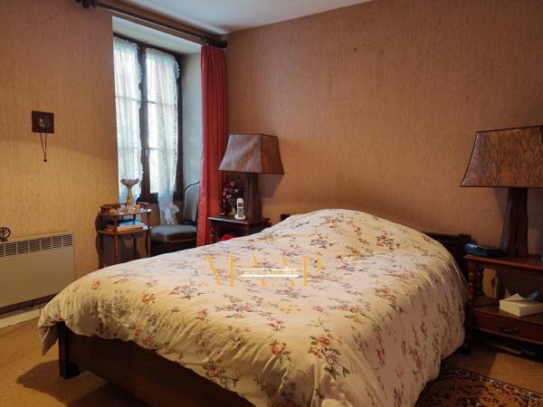 Maison,2chambres et dépendances