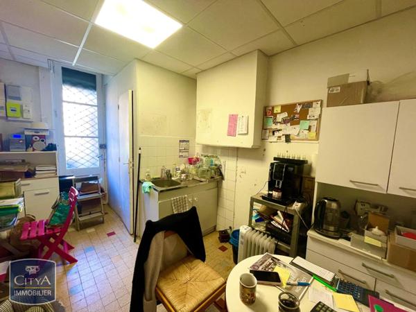 Location local commercial 54.71m²