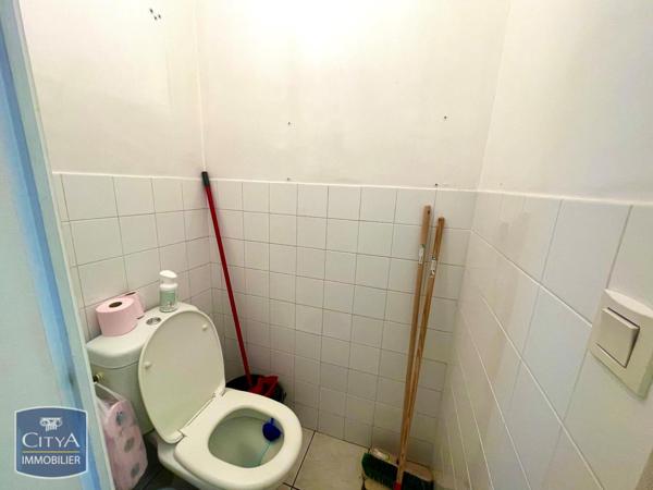 Location local commercial 54.71m²