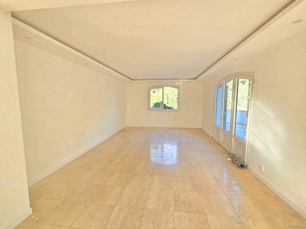 Appartement T3/4 avec terrasse et garage