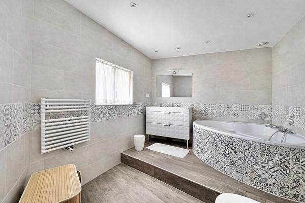 MAISON GRAND VOLUME 4 CHAMBRES GARAGE