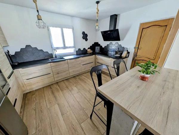 Vente                                                      Maison
                        
                     4 pièces                      94 m2                     à Saint-Chamas