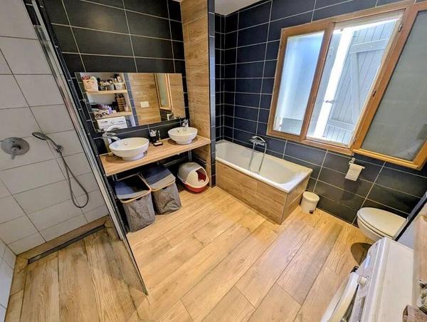 Vente                                                      Maison
                        
                     4 pièces                      94 m2                     à Saint-Chamas