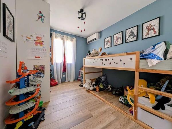 Vente                                                      Maison
                        
                     4 pièces                      94 m2                     à Saint-Chamas