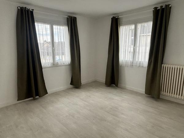 Appartement à louer 1 299 € CC Tours 5 p 99 m² DPE E