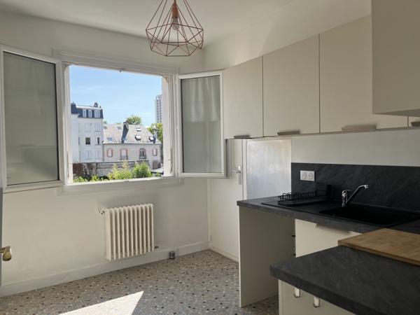 Appartement à louer 1 299 € CC Tours 5 p 99 m² DPE E