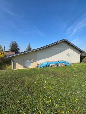 Ensemble de rapport comprenant un entrepôt et un studio