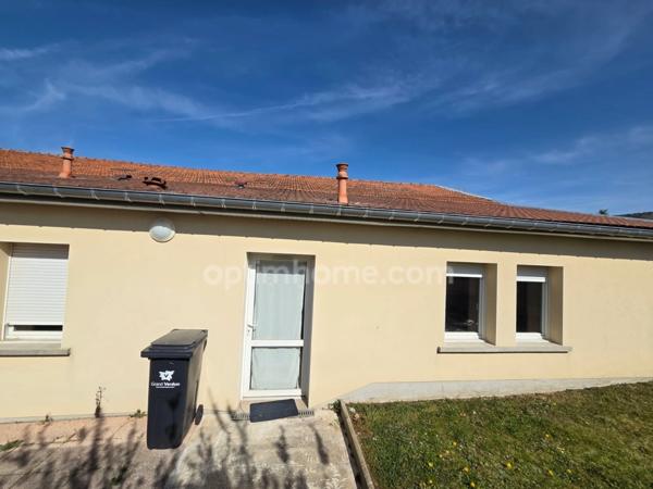 Ensemble de rapport comprenant un entrepôt et un studio