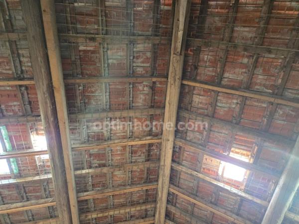 Ensemble de rapport comprenant un entrepôt et un studio