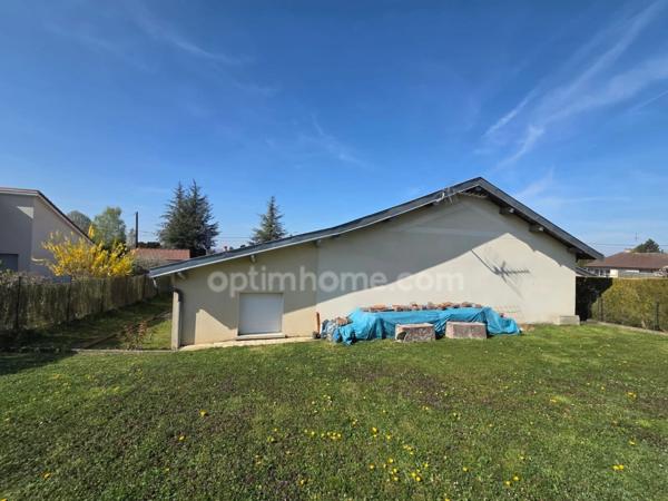 Ensemble de rapport comprenant un entrepôt et un studio