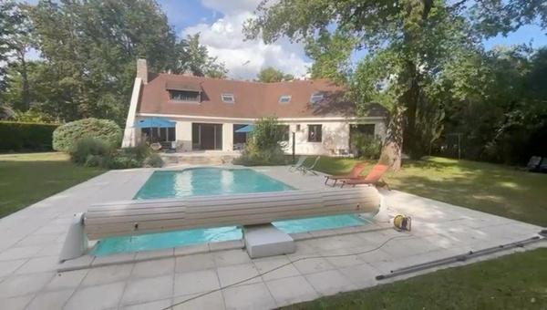 Maison d'exception dans le domaine du Lys