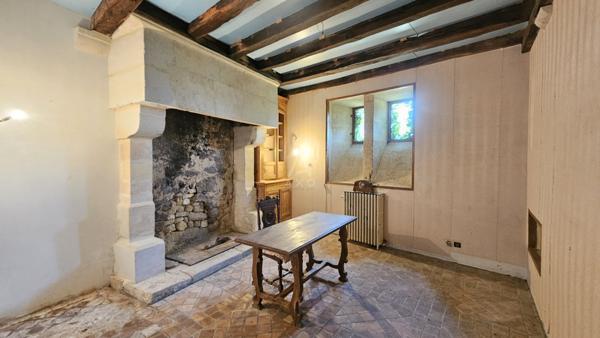 Château médiéval perché sur une colline avec 7 hectares à 15mins de Bordeaux