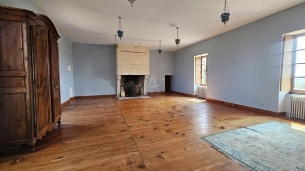 Château médiéval perché sur une colline avec 7 hectares à 15mins de Bordeaux