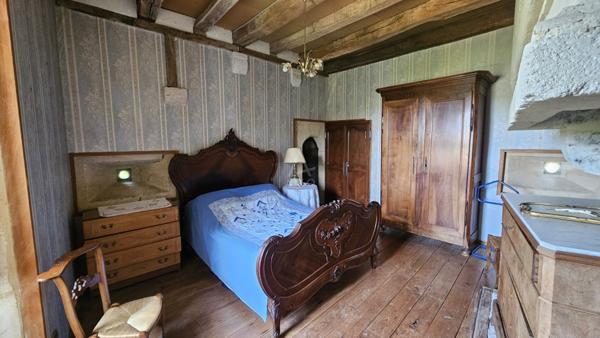 Château médiéval perché sur une colline avec 7 hectares à 15mins de Bordeaux