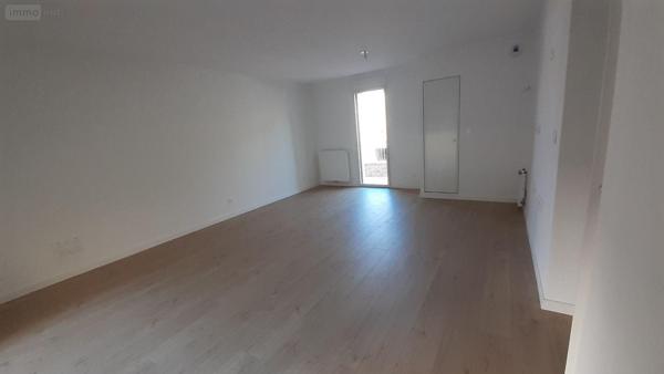 Appartement à louer à Vitré en Ille-et-Vilaine (35500), ref : 35131-237   
Centre ville