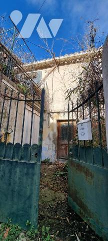 Maison de village érigée sur 2 niveaux avec terrasse et petite cour de 15 m²