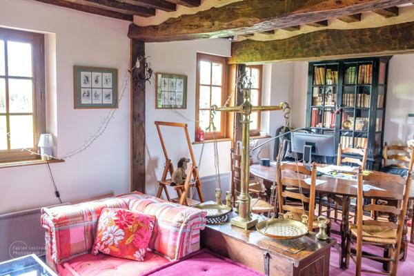 PIEURE du XVIIIème siècle, SON PRESSOIR AMÉNAGÉ ET SES DÉPENDANCES SUR 2 HECTARES DE JARDIN À L’ANGLAISE